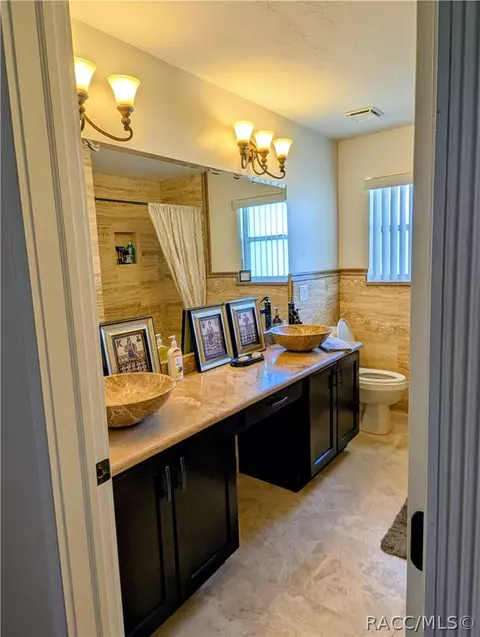 Bath - 1235 E Hartford St, Hernando, FL 34442 photo 5 of 9