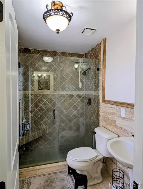 Bath - 1235 E Hartford St, Hernando, FL 34442 photo 7 of 9