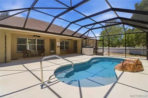 37 Grass St, Homosassa, FL 34446