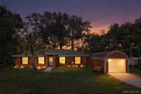 130 N Hawthorne Dr, Inglis, FL 34449