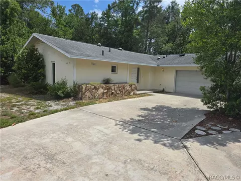 1 Holly Ct, Homosassa, FL 34446