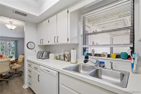 Kitchen - 175 E Hartford St #4A, Hernando, FL 34442 photo 2 of 3