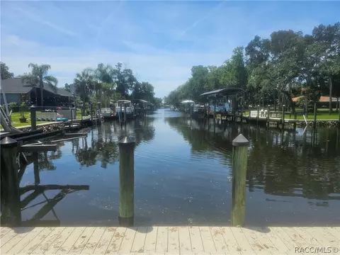 11718 W Riverhaven Dr, Homosassa, FL 34448