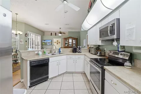 Kitchen - 374 N Turkey Pine Loop, Lecanto, FL 34461 photo 3 of 4
