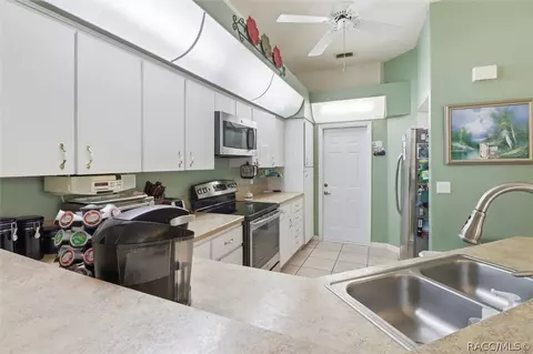 Kitchen - 374 N Turkey Pine Loop, Lecanto, FL 34461 photo 2 of 4
