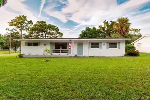 9205 W Jasmine Ln, Crystal River, FL 34429