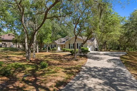 Exterior - 1761 E Cleveland St, Hernando, FL 34442 photo 3 of 10