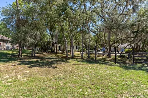Exterior - 1761 E Cleveland St, Hernando, FL 34442 photo 2 of 10