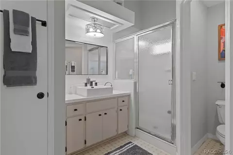 Bath - 1761 E Cleveland St, Hernando, FL 34442 photo 1 of 4