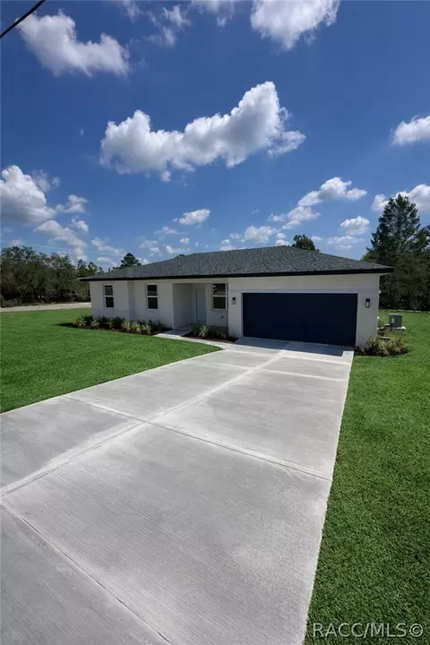 6327 N Hobson Ter, Dunnellon, FL 34433