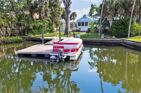 1174 SE Kings Bay Dr, Crystal River, FL 34429