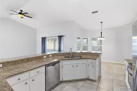 Kitchen - 1131 S Softwind Loop, Lecanto, FL 34461 photo 2 of 5