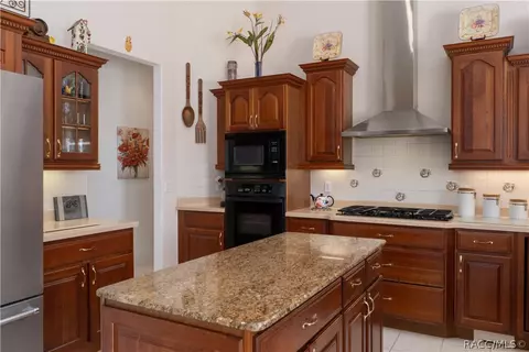 Kitchen - 1969 N Yawkey Pt, Hernando, FL 34442 photo 2 of 5