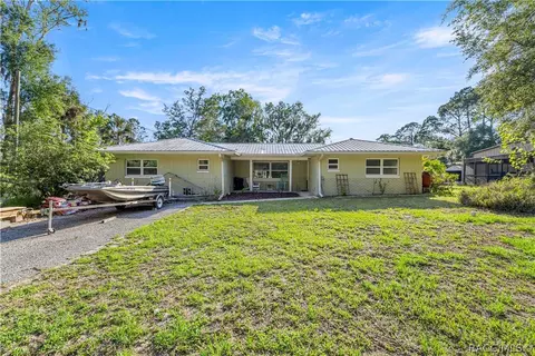 25 64th St, Yankeetown, FL 34498