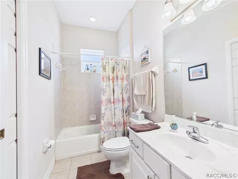 Bath - 2932 N Clements Ave, Hernando, FL 34442 photo 5 of 6