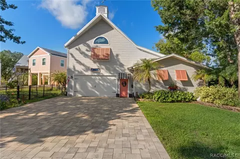 5475 S Island Dr, Homosassa, FL 34448