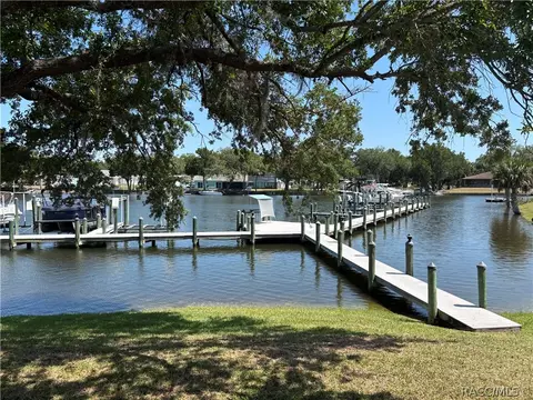 11014 W Cove Harbor Dr, Crystal River, FL 34428