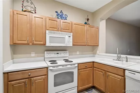 Kitchen - 1598 W Spring Meadow Loop, Lecanto, FL 34461 photo 2 of 3