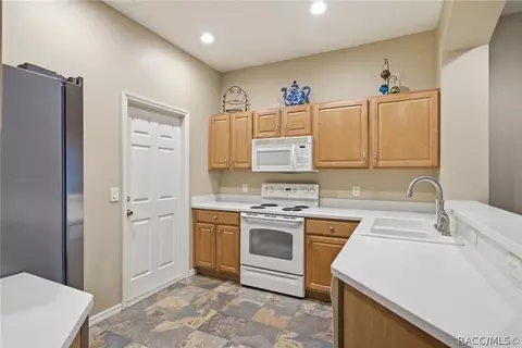 Kitchen - 1598 W Spring Meadow Loop, Lecanto, FL 34461 photo 1 of 3