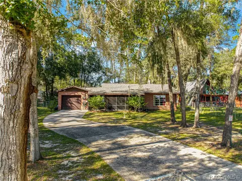 17051 SE 61st Plz, Ocklawaha, FL 32179