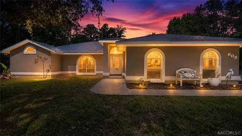 608 N Heathrow Dr, Lecanto, FL 34461