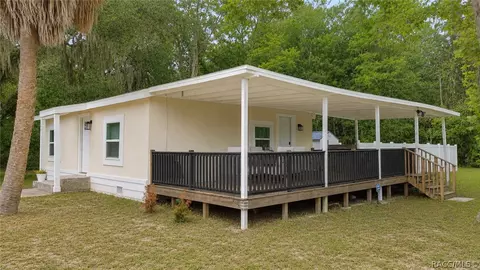 668 NE 8th Ave, Crystal River, FL 34428