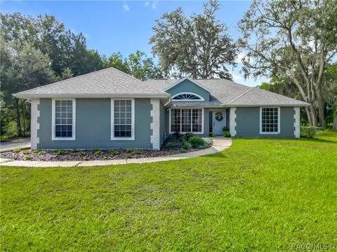 Exterior - 390 W Olympia St, Hernando, FL 34442 photo 5 of 15
