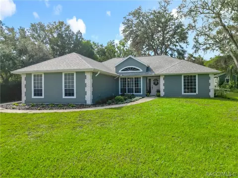 Exterior - 390 W Olympia St, Hernando, FL 34442 photo 4 of 15