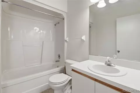 Bath - 826 W Cockatiel Loop, Hernando, FL 34442 photo 1 of 2
