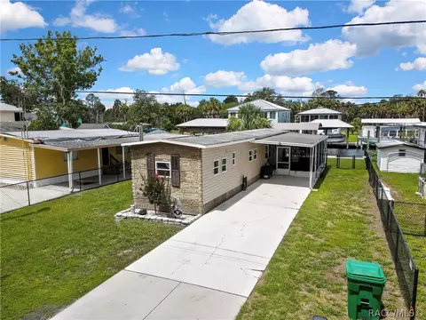 2630 N Comanche Pt, Crystal River, FL 34429