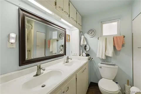 Bath - 17631 SE 37th Ave, Inglis, FL 34449 photo 1 of 2