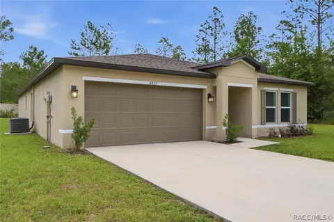 8827 N Vienna Dr, Dunnellon, FL 34433