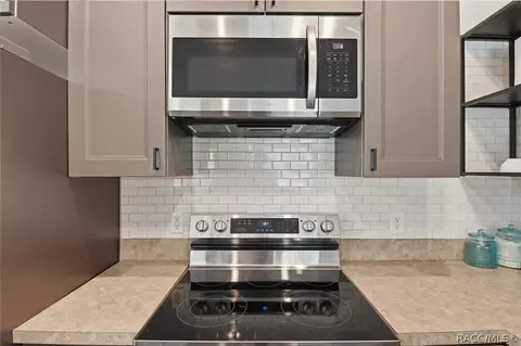 Kitchen - 3071 N Hamlin Ter, Hernando, FL 34442 photo 6 of 6