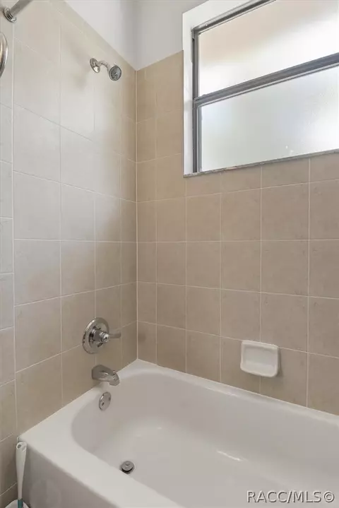 Bath - 3071 N Hamlin Ter, Hernando, FL 34442 photo 2 of 4
