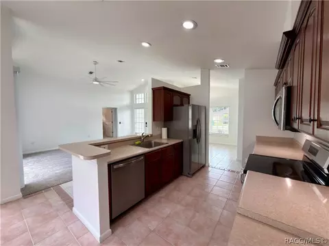 Kitchen - 1078 S Softwind Loop, Lecanto, FL 34461 photo 3 of 3