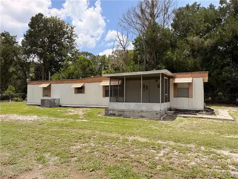 8582 W Admiral Byrd Ln, Crystal River, FL 34429