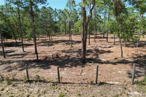 5563 W Osmond Ln, Dunnellon, FL 34433