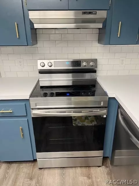Kitchen - 1801 Evelyn St, Hernando, FL 34442 photo 4 of 8