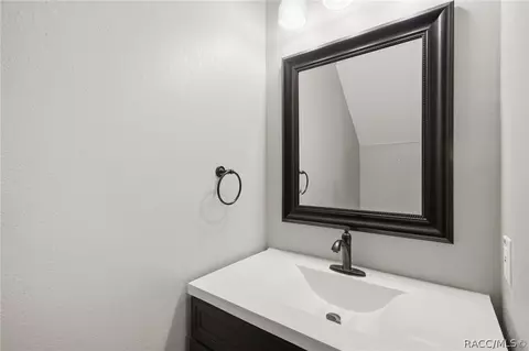 Bath - 1672 W Spring Meadow Loop, Lecanto, FL 34461 photo 3 of 3