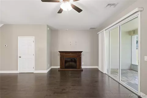 Living - 1672 W Spring Meadow Loop, Lecanto, FL 34461 photo 5 of 8