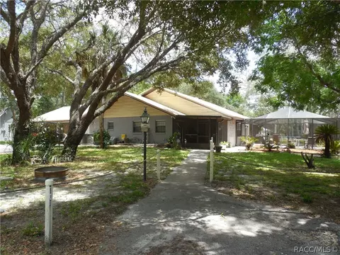 5825 S Bob White Dr, Homosassa, FL 34446