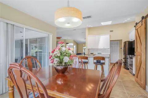 Dining - 612 E Hartford St, Hernando, FL 34442 photo 2 of 5