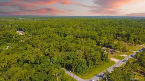 9567 W Poplar St, Crystal River, FL 34428