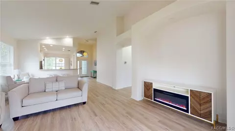 Living - 929 W Silver Meadow Loop, Hernando, FL 34442 photo 2 of 6