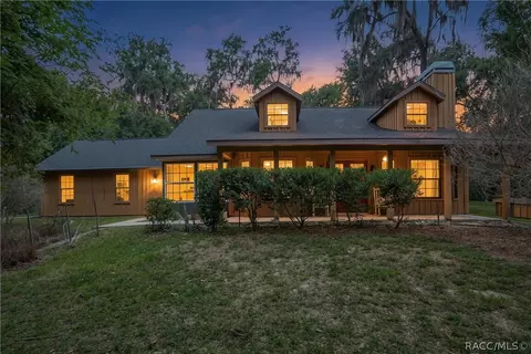 9615 E Oak Ct, Floral City, FL 34436