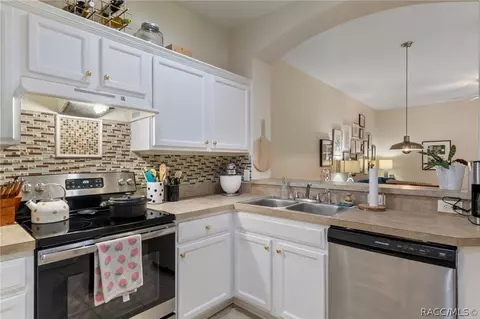 Kitchen - 1646 W Spring Meadow Loop, Lecanto, FL 34461 photo 2 of 2