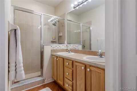 Bath - 1646 W Spring Meadow Loop, Lecanto, FL 34461 photo 2 of 3