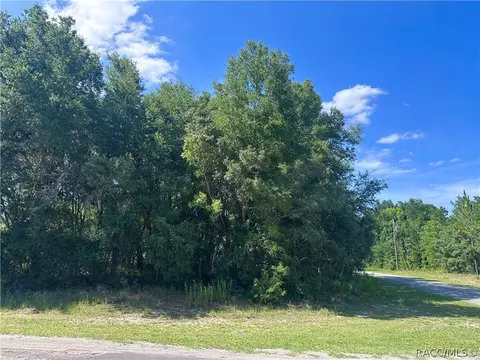 8258 N Pocono Dr, Citrus Springs, FL 34434