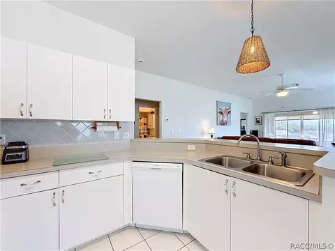 Kitchen - 735 W Toucan Loop, Hernando, FL 34442 photo 3 of 5