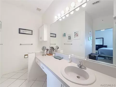 Bath - 735 W Toucan Loop, Hernando, FL 34442 photo 2 of 3